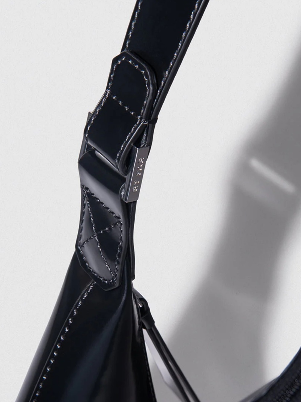 NEW BY FAR amber bag in black patent leather - Picture 3 of 7